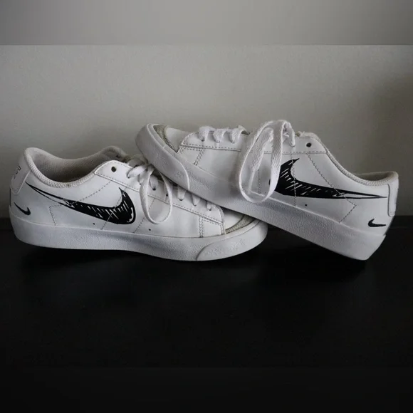 Nike Blazer Low White/Black Sketch Swoosh - Picture 4 of 4